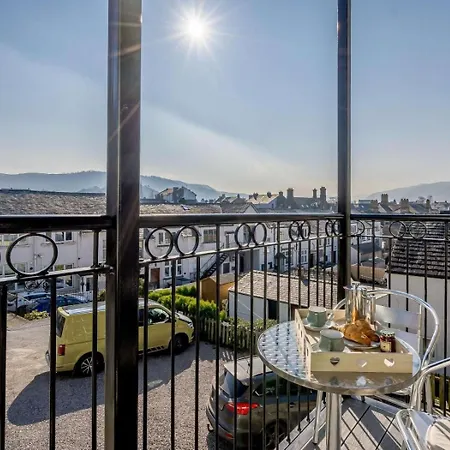 Apartment 2 Bed In Oc-86843 *